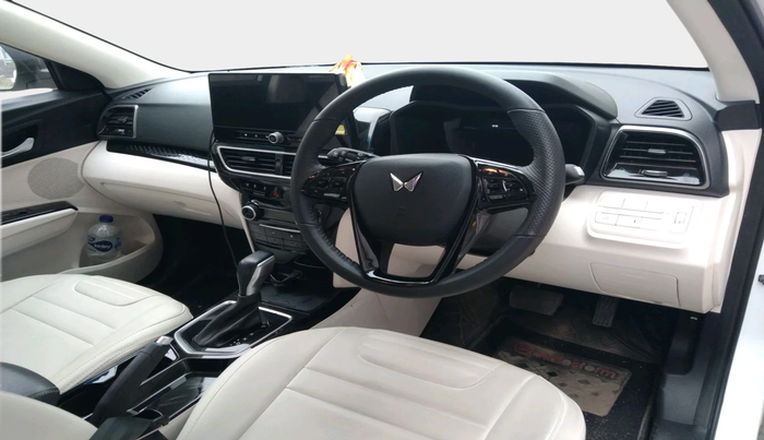 2024 Mahindra XUV 3XO AX5 1.2 L TCMPFI AT, Petrol, Automatic, 17,454 km, interior