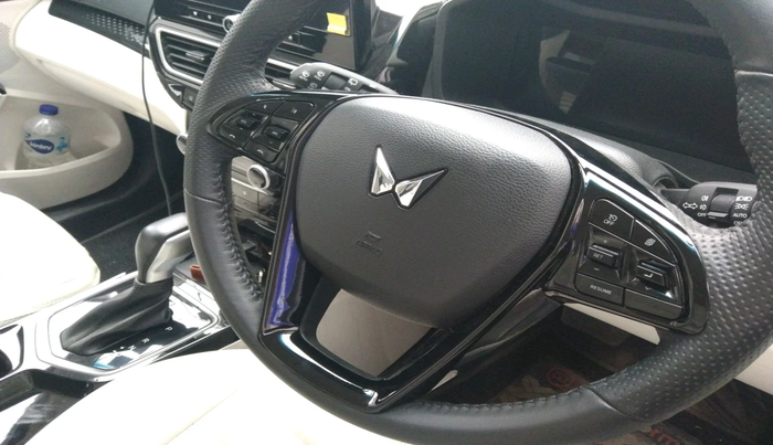 2024 Mahindra XUV 3XO AX5 1.2 L TCMPFI AT, Petrol, Automatic, 17,454 km, interior