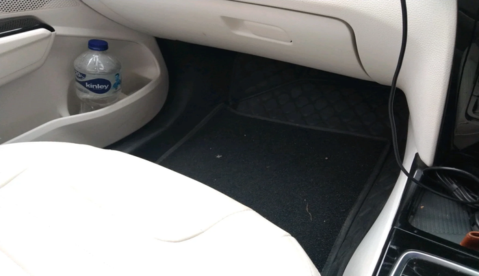 2024 Mahindra XUV 3XO AX5 1.2 L TCMPFI AT, Petrol, Automatic, 17,454 km, interior