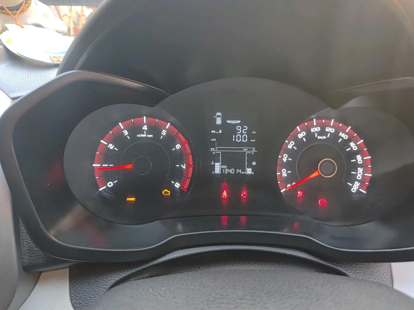 2019 Mahindra XUV300 W6 1.2 PETROL, CNG, Manual, 1,34,014 km, interior
