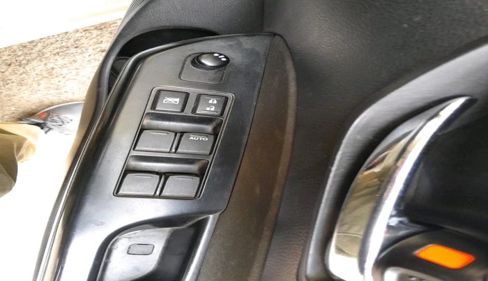 2014 Maruti Swift ZXI, Petrol, Manual, 50,688 km, interior