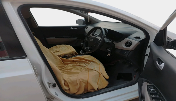 2017 Hyundai Xcent SX 1.2, Petrol, Manual, 95,843 km, interior