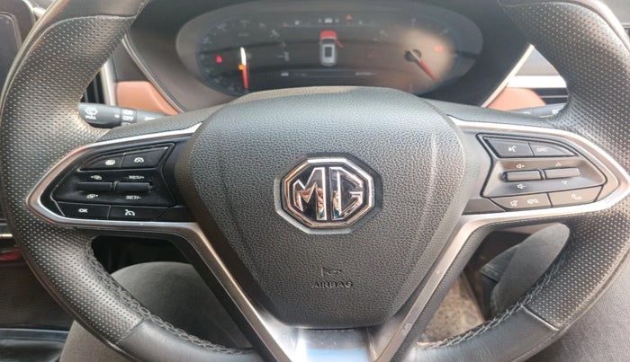 2022 MG HECTOR PLUS SHARP 1.5 TURBO HYBRID MT 6-STR DUAL TONE, Petrol, Manual, 30,783 km, interior