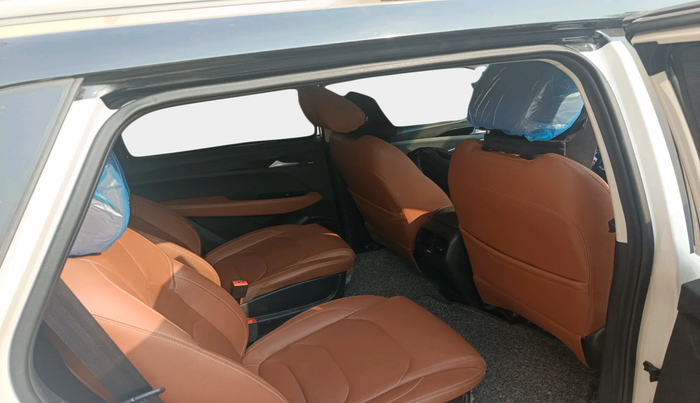 2022 MG HECTOR PLUS SHARP 1.5 TURBO HYBRID MT 6-STR DUAL TONE, Petrol, Manual, 30,783 km, interior