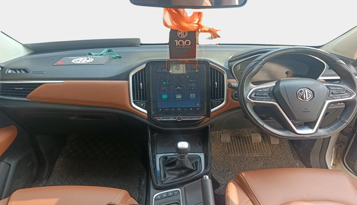 2022 MG HECTOR PLUS SHARP 1.5 TURBO HYBRID MT 6-STR DUAL TONE, Petrol, Manual, 30,783 km, interior