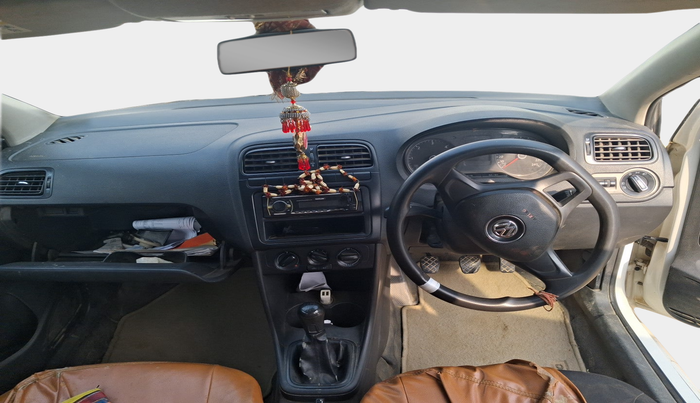 2017 Volkswagen Ameo TRENDLINE 1.5L, Diesel, Manual, 2,00,254 km, interior