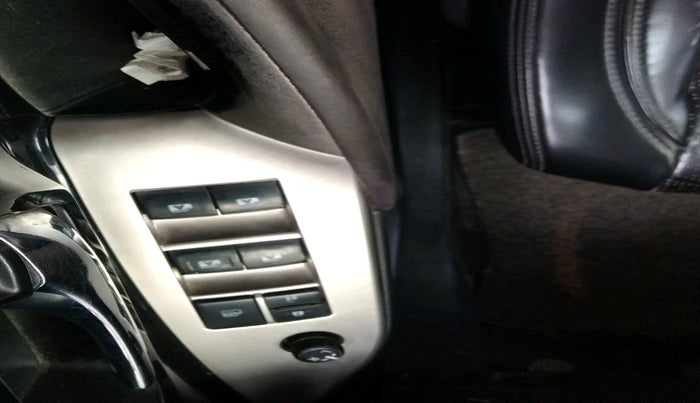 2016 Toyota Innova Crysta 2.4 VX 7 STR, Diesel, Manual, 2,15,397 km, interior