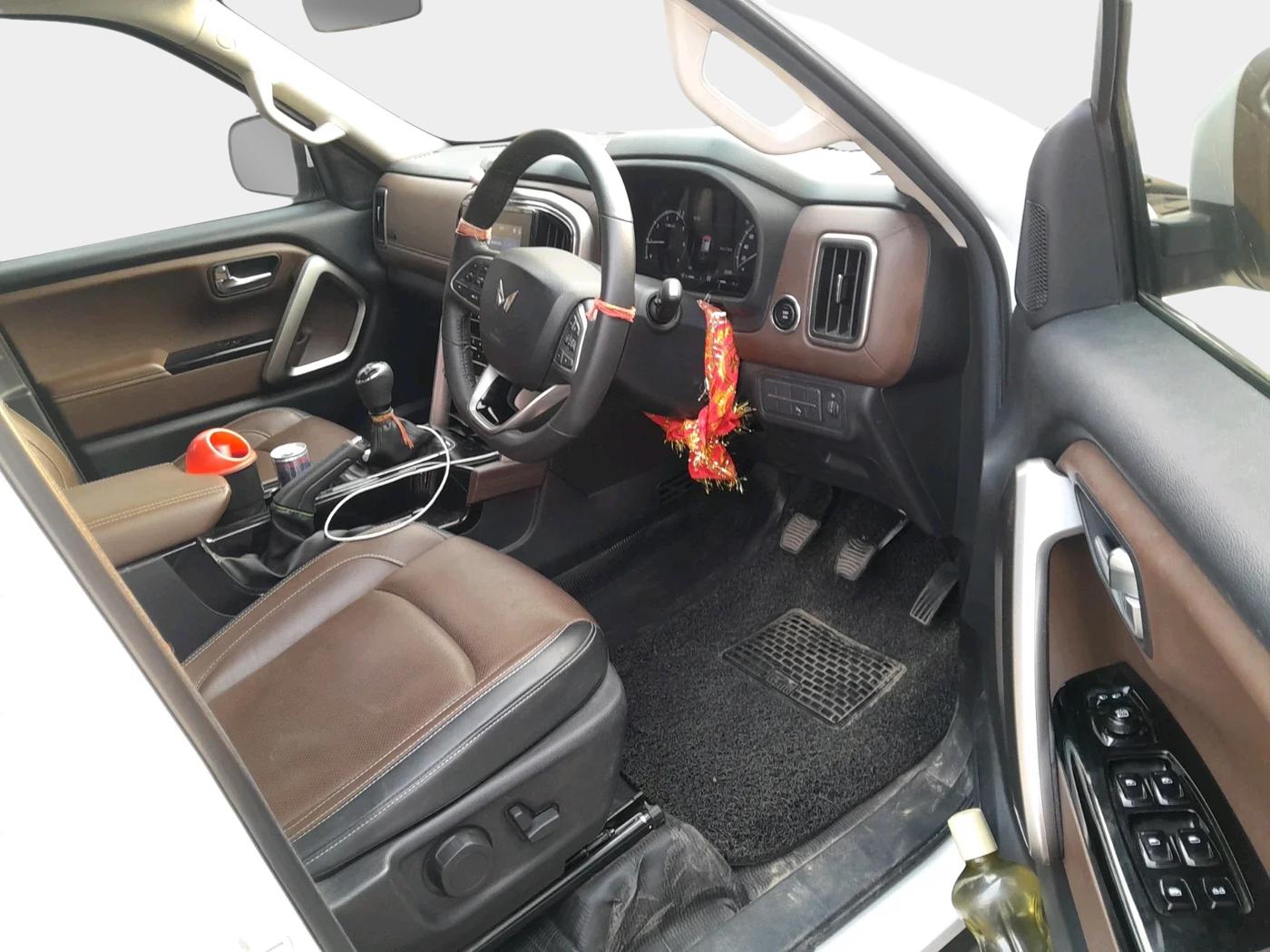 2025 Mahindra SCORPIO-N Z8 L DIESEL MT 2WD 7 STR, Diesel, Manual, 25,680 km, interior