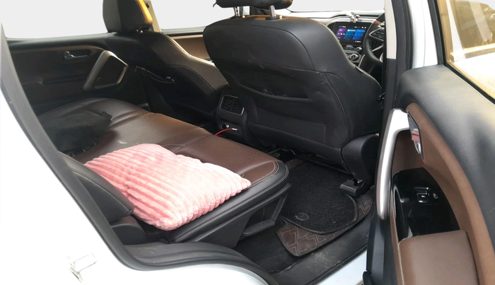 2025 Mahindra SCORPIO-N Z8 L DIESEL MT 2WD 7 STR, Diesel, Manual, 25,680 km, interior