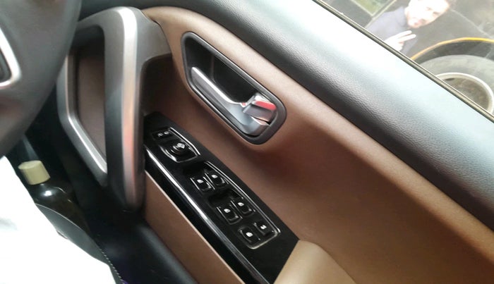 2025 Mahindra SCORPIO-N Z8 L DIESEL MT 2WD 7 STR, Diesel, Manual, 25,680 km, interior