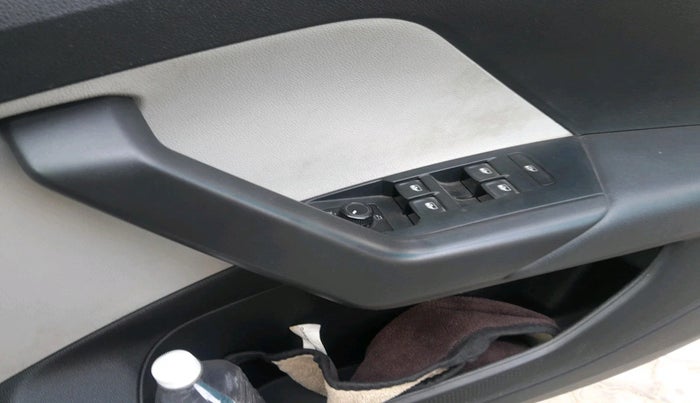 2021 Volkswagen TAIGUN TOPLINE 1.0 TSI MT, Petrol, Manual, 50,196 km, interior