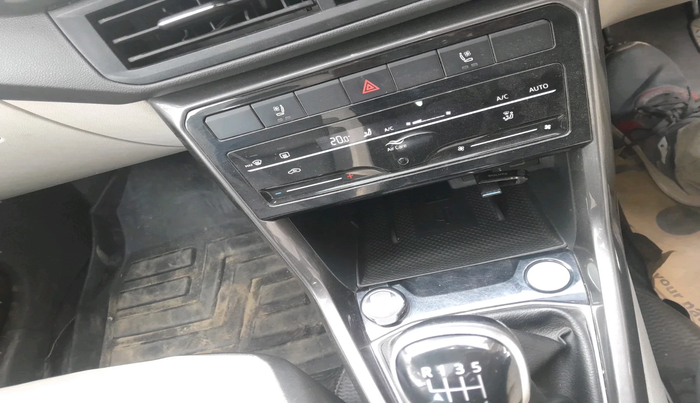 2021 Volkswagen TAIGUN TOPLINE 1.0 TSI MT, Petrol, Manual, 50,196 km, interior