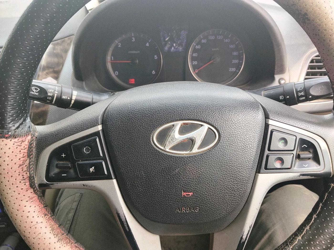 2012 Hyundai Verna FLUIDIC 1.6 CRDI EX, Diesel, Manual, 95,662 km, interior