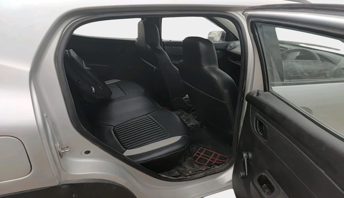 2017 Renault Kwid RXT 1.0, Petrol, Manual, 1,08,062 km, interior