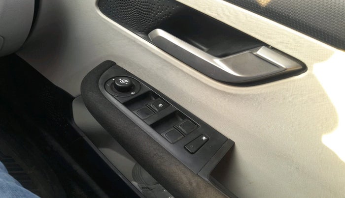 2024 Tata ALTROZ XZ CNG, Petrol, Manual, 40,348 km, interior