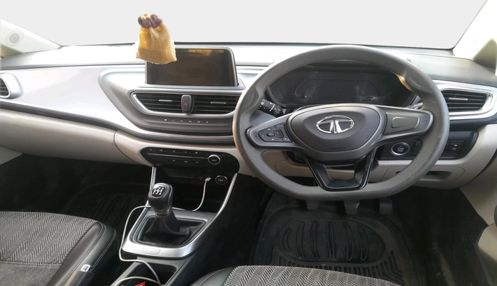 2024 Tata ALTROZ XZ CNG, Petrol, Manual, 40,348 km, interior