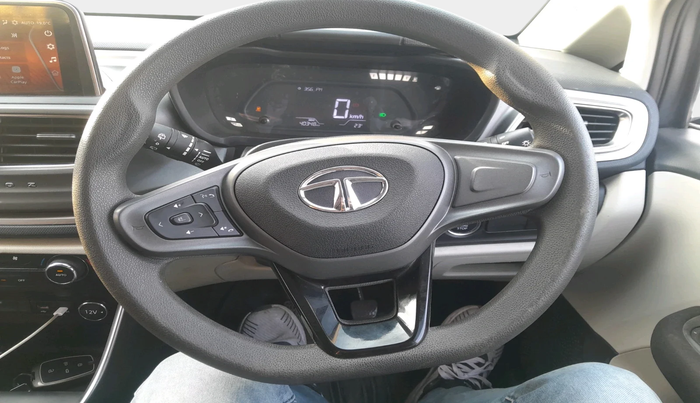 2024 Tata ALTROZ XZ CNG, Petrol, Manual, 40,348 km, interior