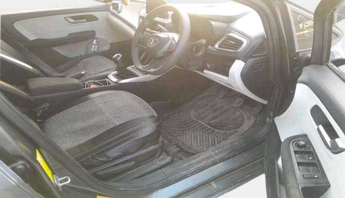 2024 Tata ALTROZ XZ CNG, Petrol, Manual, 40,348 km, interior