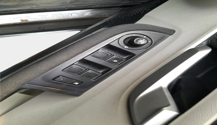 2023 Tata ALTROZ XZ PLUS O SUNROOF CNG, Petrol, Manual, 53,281 km, interior