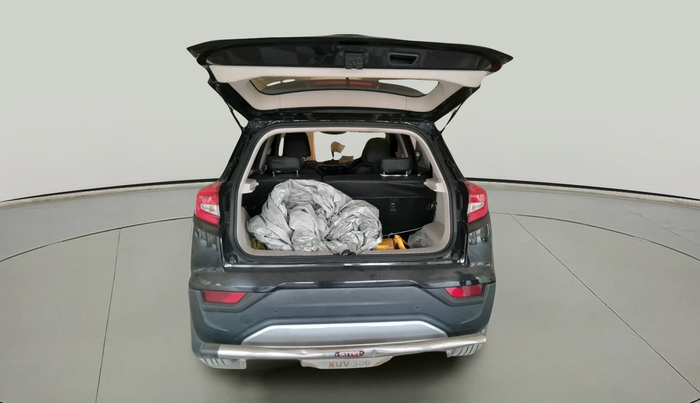 2021 Mahindra XUV300 W8 1.5 Diesel Dual Tone, Diesel, Manual, 28,745 km, exterior