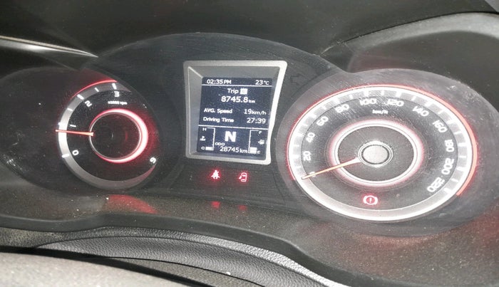 2021 Mahindra XUV300 W8 1.5 Diesel Dual Tone, Diesel, Manual, 28,745 km, interior