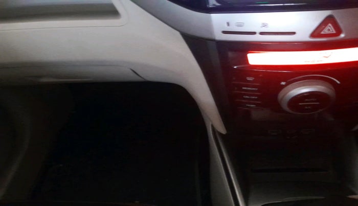 2021 Mahindra XUV300 W8 1.5 Diesel Dual Tone, Diesel, Manual, 28,745 km, interior