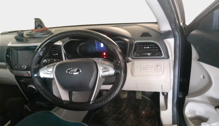 2021 Mahindra XUV300 W8 1.5 Diesel Dual Tone, Diesel, Manual, 28,745 km, interior