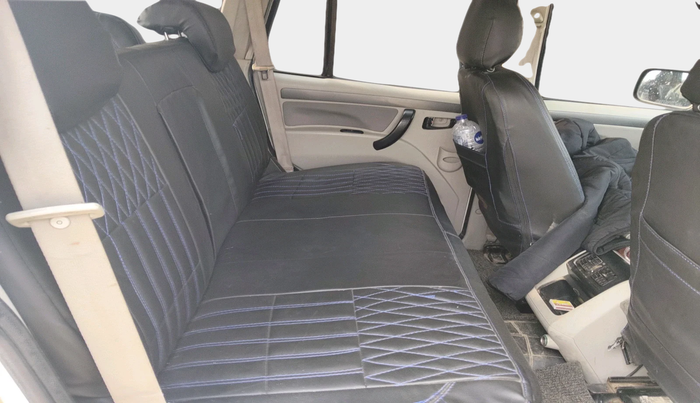 2017 Mahindra Scorpio S4 PLUS 4WD 1.99 INTELLI-HYBRID, Diesel, Manual, 1,42,190 km, interior