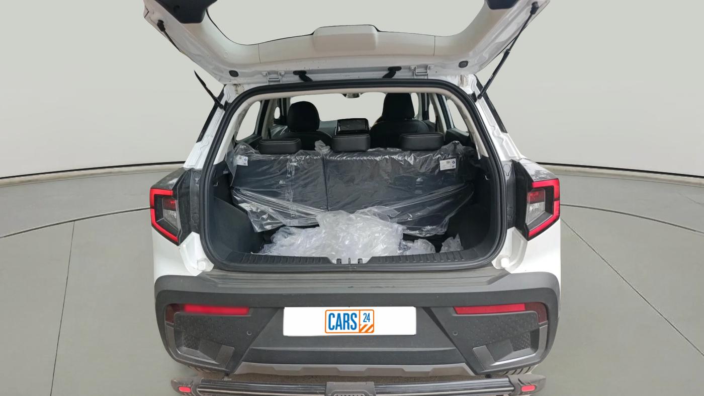 2025 Mahindra XUV 3XO REVX M (O)1.2 Petrol, Petrol, Manual, 843 km, exterior