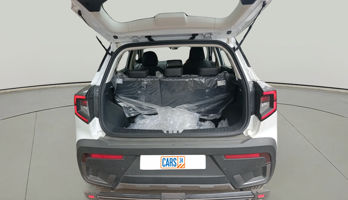 2025 Mahindra XUV 3XO REVX M (O)1.2 Petrol, Petrol, Manual, 843 km, exterior