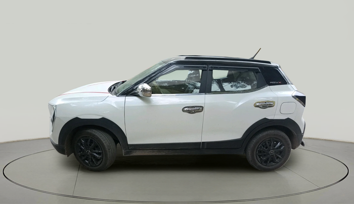 2025 Mahindra XUV 3XO REVX M (O)1.2 Petrol, Petrol, Manual, 843 km, exterior