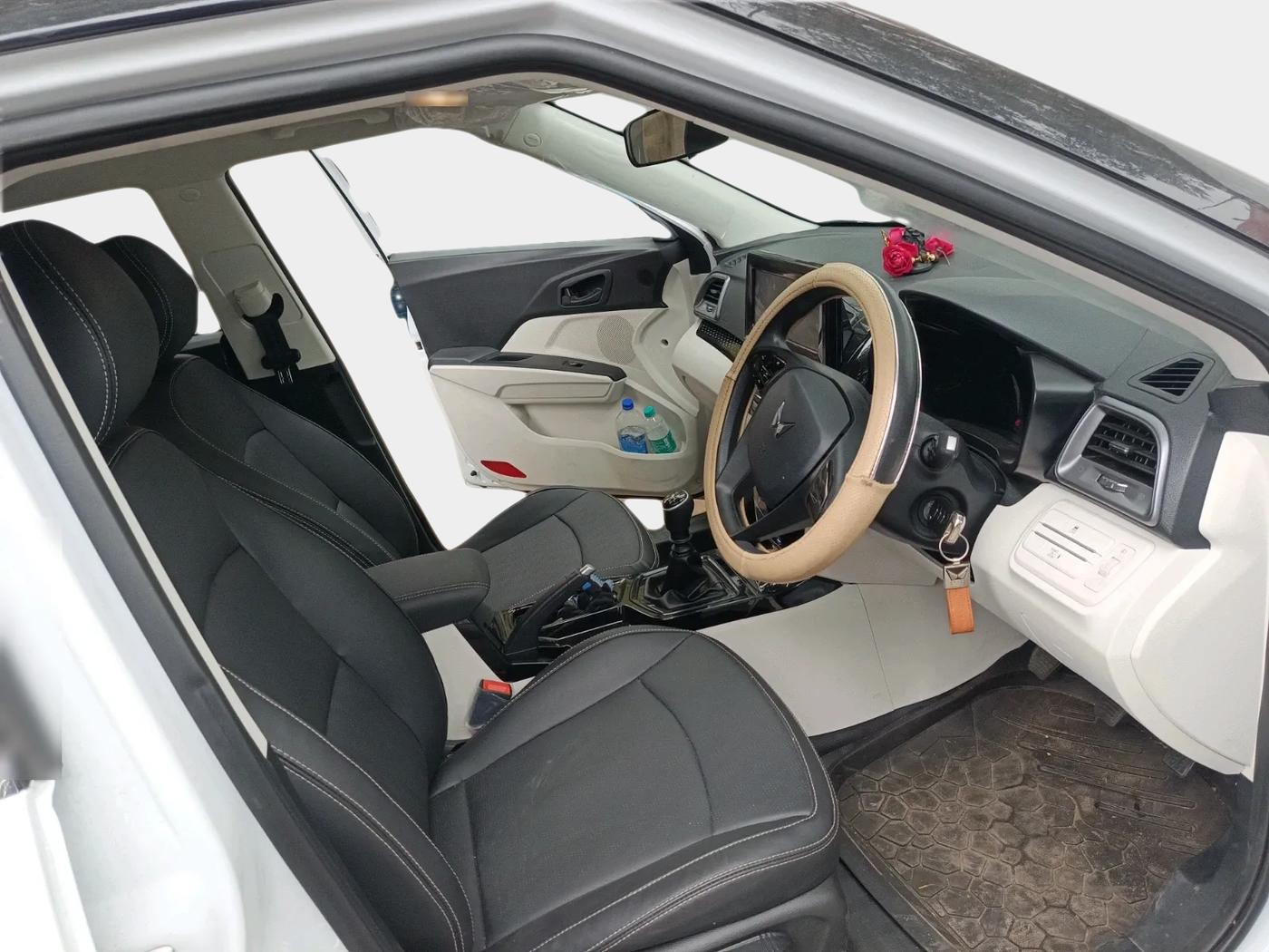 2025 Mahindra XUV 3XO REVX M (O)1.2 Petrol, Petrol, Manual, 843 km, interior