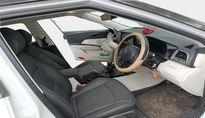 2025 Mahindra XUV 3XO REVX M (O)1.2 Petrol, Petrol, Manual, 843 km, interior