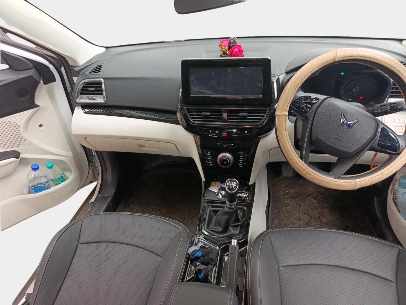 2025 Mahindra XUV 3XO REVX M (O)1.2 Petrol, Petrol, Manual, 843 km, interior