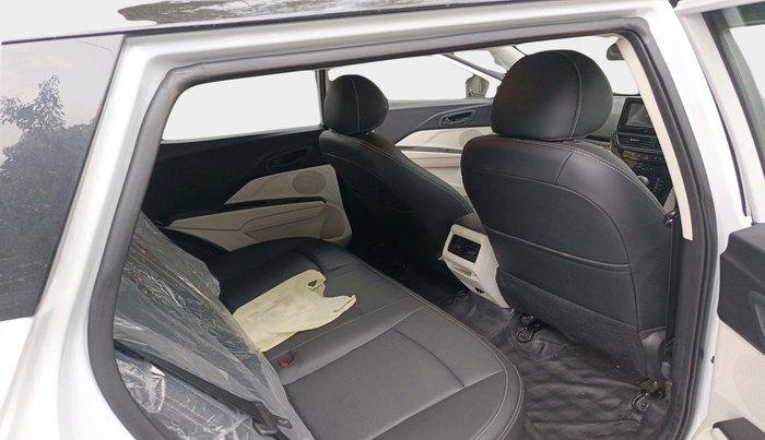 2025 Mahindra XUV 3XO REVX M (O)1.2 Petrol, Petrol, Manual, 843 km, interior