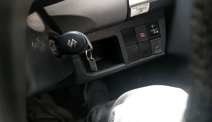 2012 Maruti Wagon R 1.0 VXI, Petrol, Manual, 80,669 km, interior