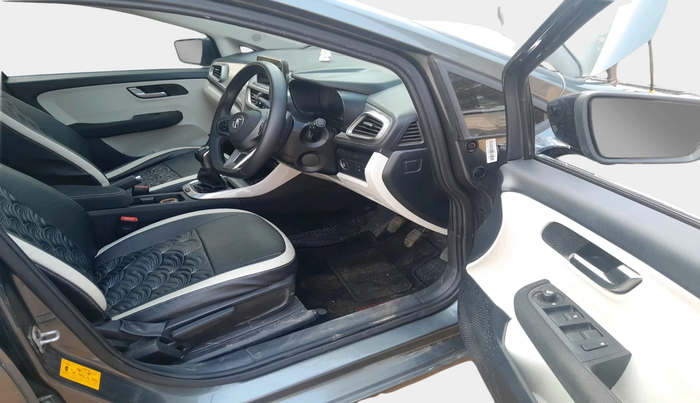 2023 Tata ALTROZ XZ + SUNROOF, Petrol, Manual, 7,482 km, interior