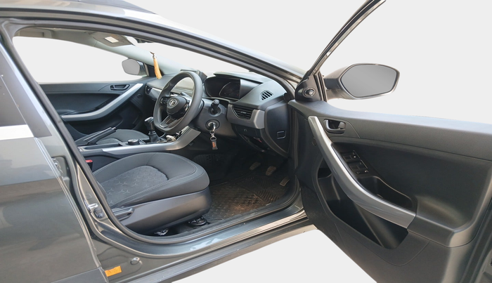 2022 Tata NEXON XM PLUS SUNROOF PETROL, Petrol, Manual, 24,729 km, interior