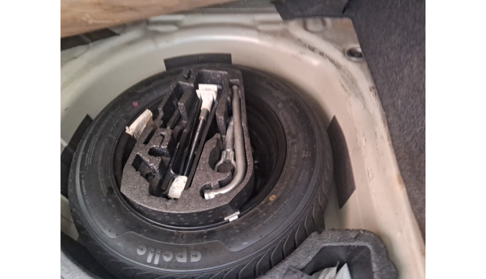 2013 Skoda Rapid AMBITION 1.6 TDI CR MT PLUS, Diesel, Manual, 1,35,457 km, tyre