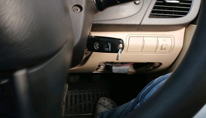 2013 Hyundai Verna FLUIDIC 1.6 VTVT EX, Petrol, Manual, 94,399 km, interior