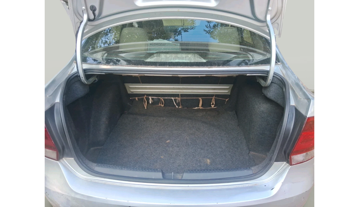 2011 Volkswagen Vento TRENDLINE DIESEL 1.6, Diesel, Manual, 90,928 km, exterior