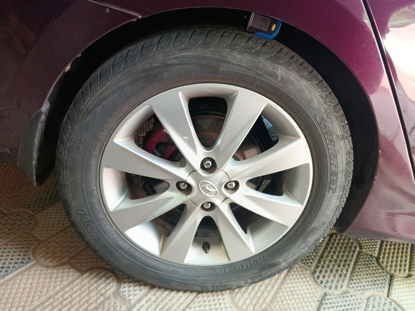 2012 Hyundai Verna FLUIDIC 1.6 CRDI SX OPT, Diesel, Manual, 1,20,543 km, tyre
