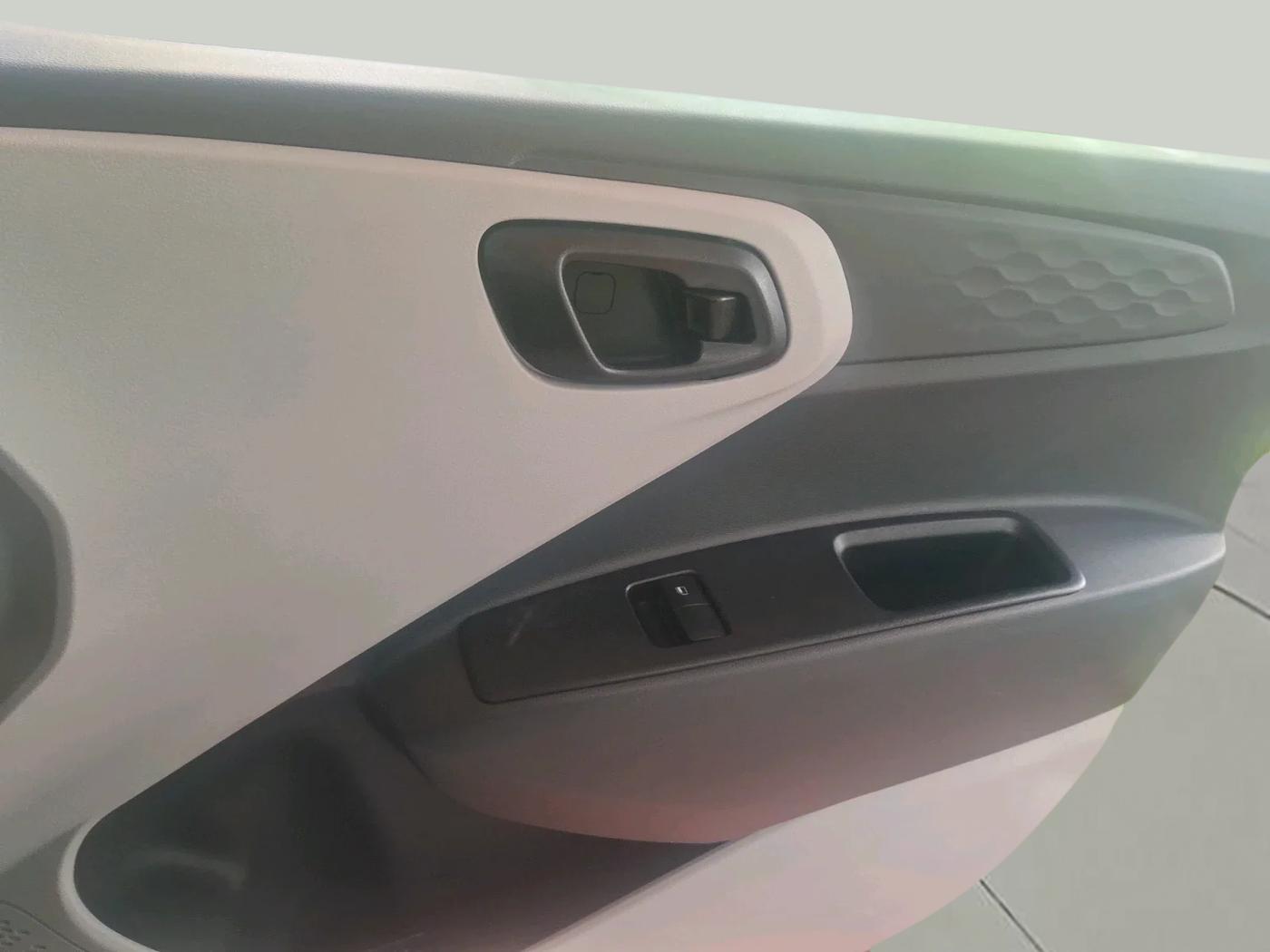 2022 Hyundai GRAND I10 NIOS ERA 1.2 KAPPA VTVT, Petrol, Manual, 12,133 km, interior