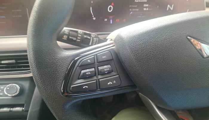 2023 Mahindra XUV700 AX 5 D MT 5 STR, Diesel, Manual, 20,190 km, interior