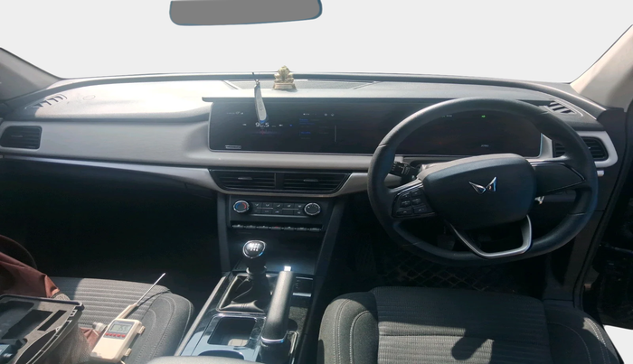 2023 Mahindra XUV700 AX 5 D MT 5 STR, Diesel, Manual, 20,190 km, interior