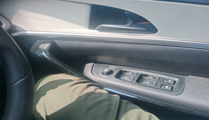 2023 Mahindra XUV700 AX 5 D MT 5 STR, Diesel, Manual, 20,190 km, interior