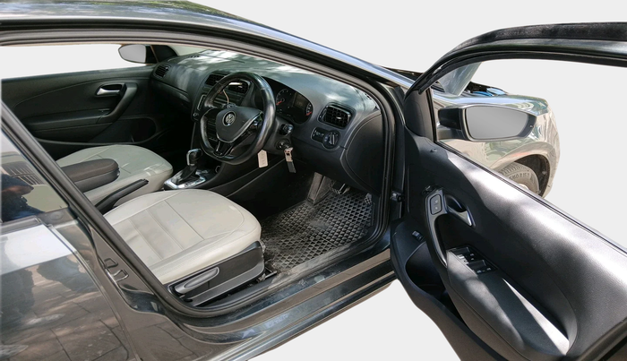 2016 Volkswagen Vento COMFORTLINE 1.2 TSI AT, Petrol, Automatic, 1,21,903 km, interior