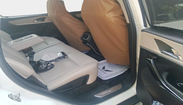 2022 Mahindra XUV700 AX 7 LUXURY P AT 7 STR, Petrol, Automatic, 93,809 km, interior