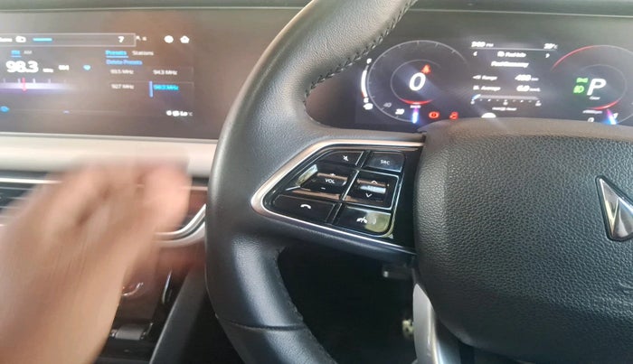 2022 Mahindra XUV700 AX 7 LUXURY P AT 7 STR, Petrol, Automatic, 93,809 km, interior