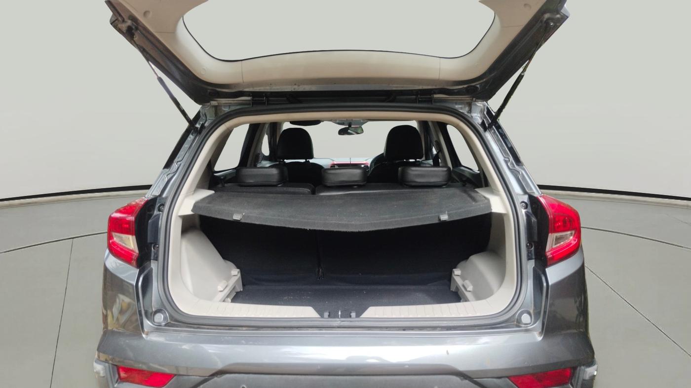 2021 Mahindra XUV300 W8 1.5 DIESEL, Diesel, Manual, 39,600 km, exterior